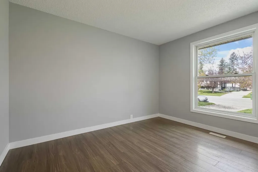 5876 Dalcastle Drive NW Calgary AB T3A 2B6