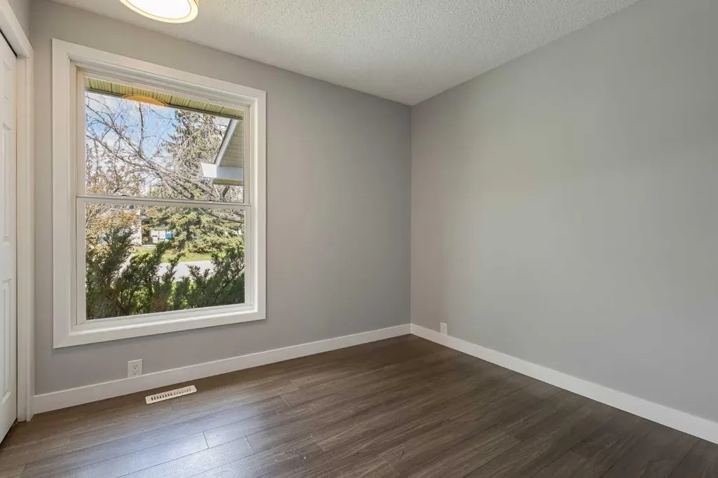 5876 Dalcastle Drive NW Calgary AB T3A 2B6