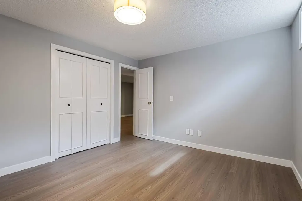 5876 Dalcastle Drive NW Calgary AB T3A 2B6