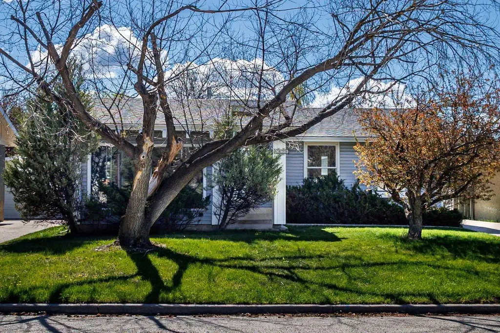 5876 Dalcastle Drive NW Calgary AB T3A 2B6