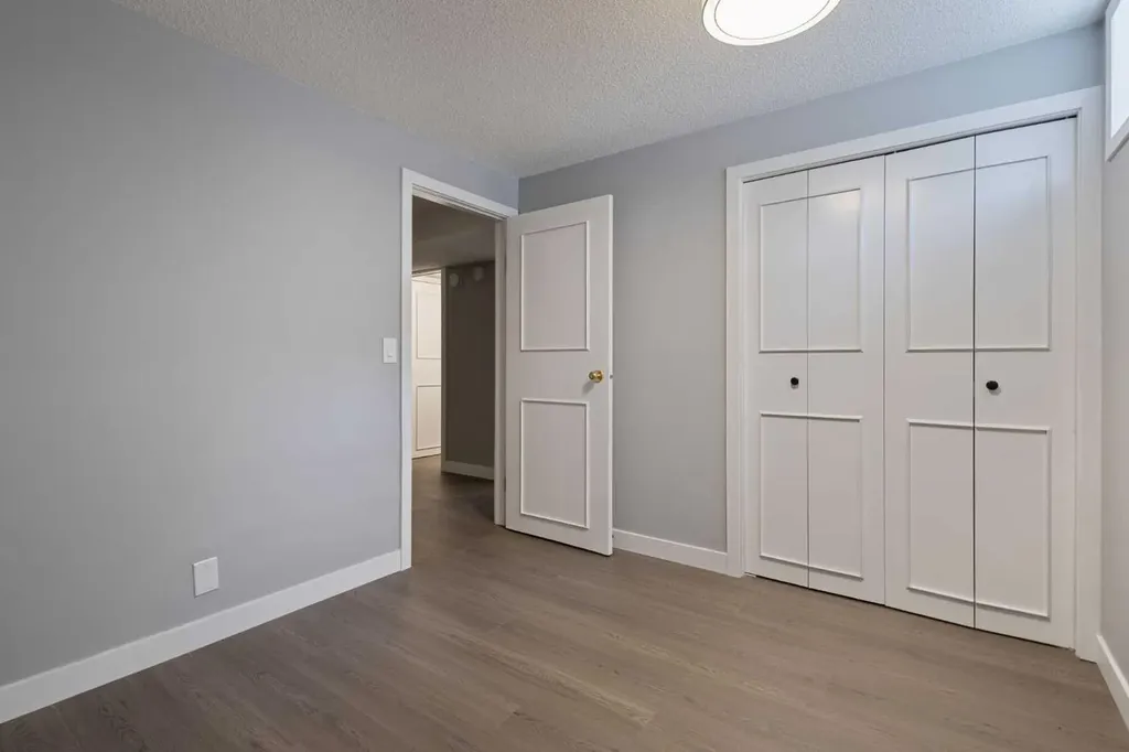 5876 Dalcastle Drive NW Calgary AB T3A 2B6