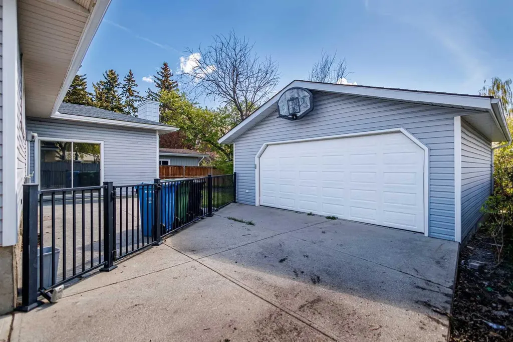 5876 Dalcastle Drive NW Calgary AB T3A 2B6
