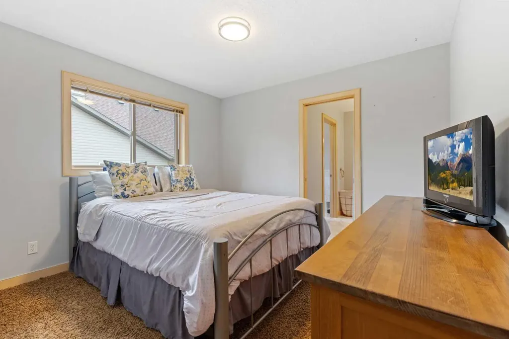 393 Banister Drive Okotoks AB T1S 1W2