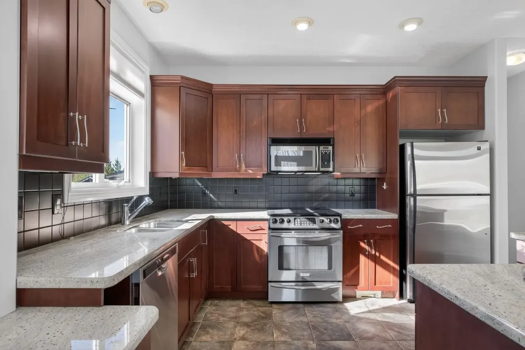 14 Discovery Woods Villas SW Calgary AB T2H5A6