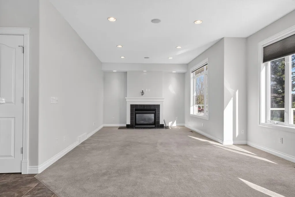14 Discovery Woods Villas SW Calgary AB T2H5A6