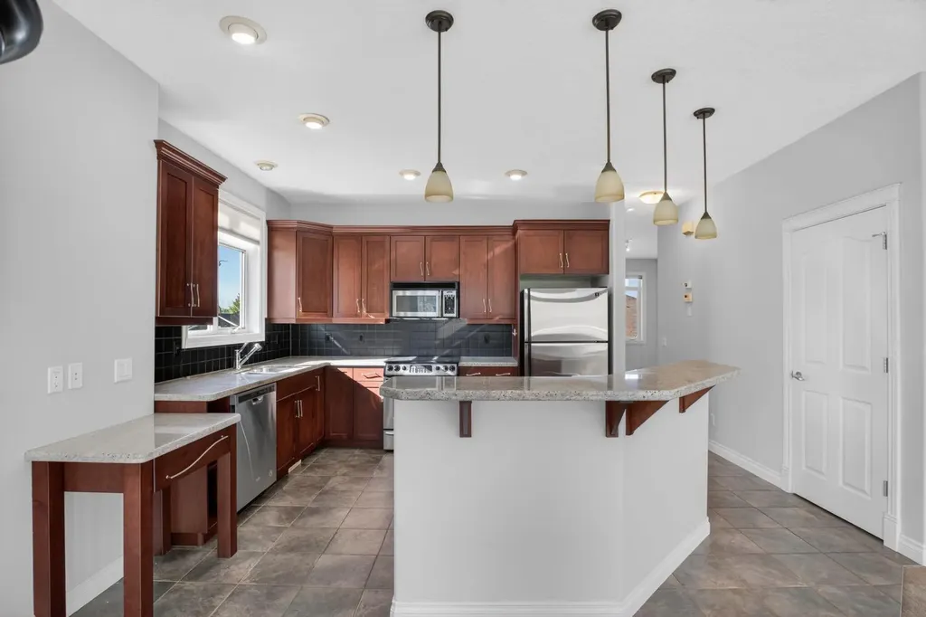 14 Discovery Woods Villas SW Calgary AB T2H5A6