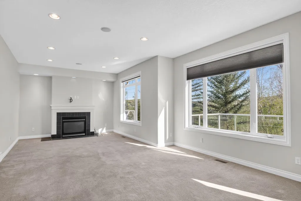 14 Discovery Woods Villas SW Calgary AB T2H5A6
