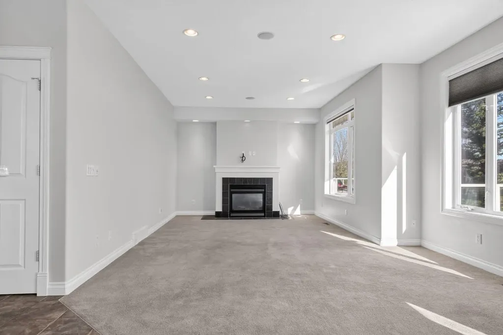 14 Discovery Woods Villas SW Calgary AB T2H5A6