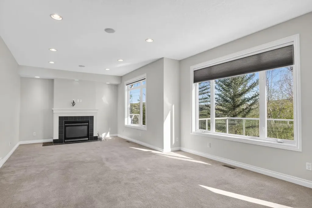 14 Discovery Woods Villas SW Calgary AB T2H5A6