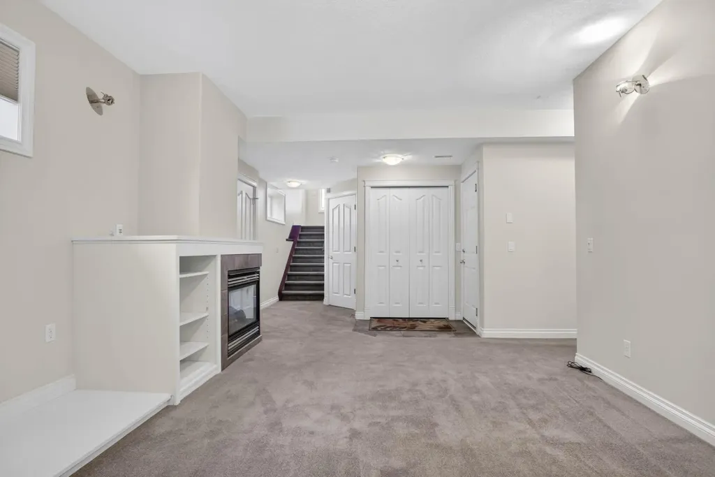 14 Discovery Woods Villas SW Calgary AB T2H5A6