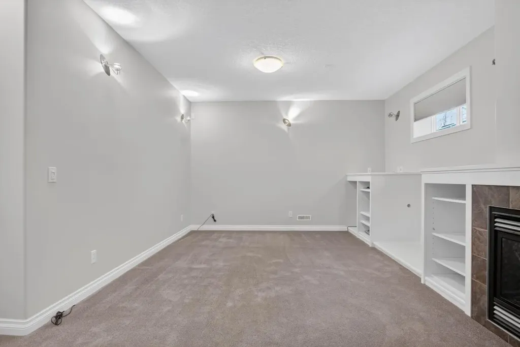 14 Discovery Woods Villas SW Calgary AB T2H5A6