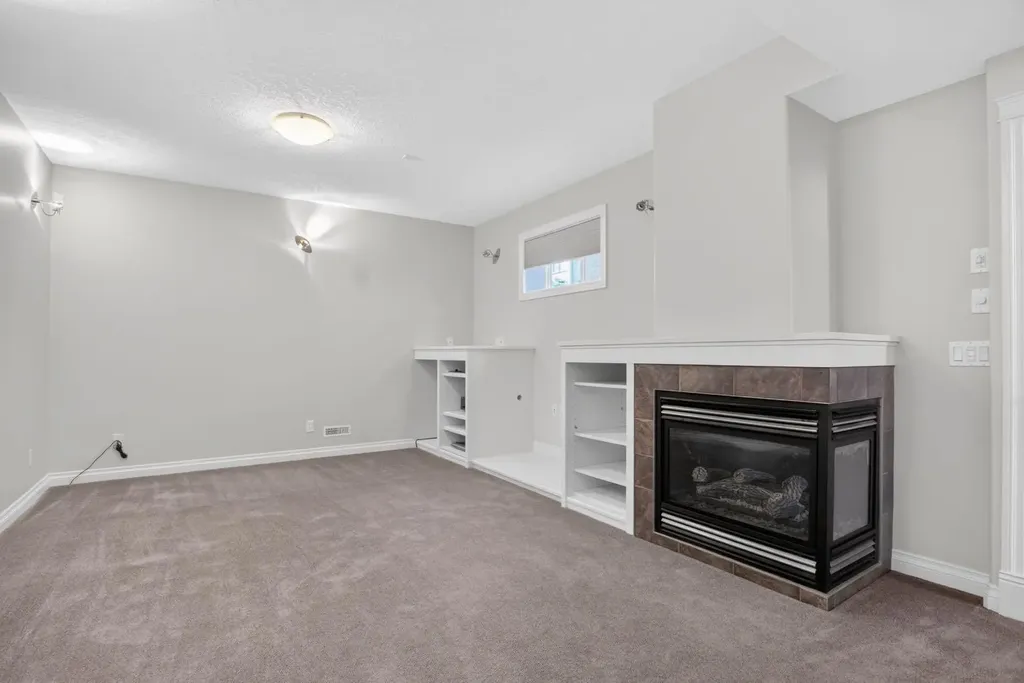 14 Discovery Woods Villas SW Calgary AB T2H5A6