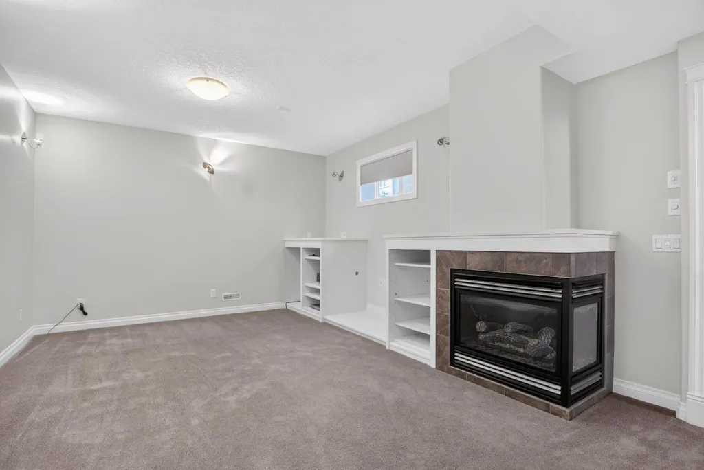 14 Discovery Woods Villas SW Calgary AB T2H5A6