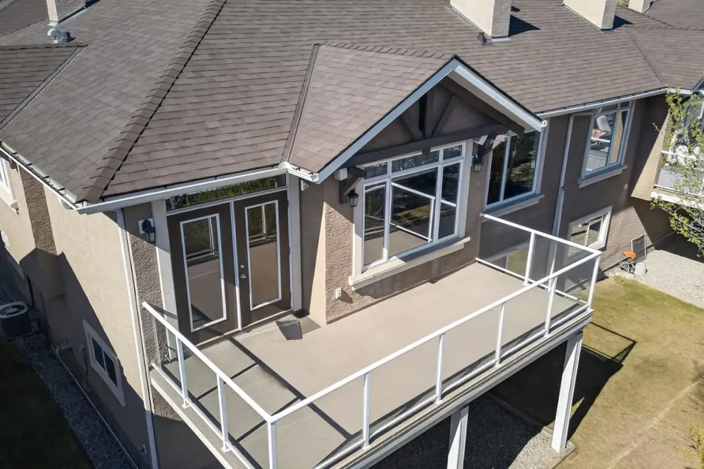 14 Discovery Woods Villas SW Calgary AB T2H5A6