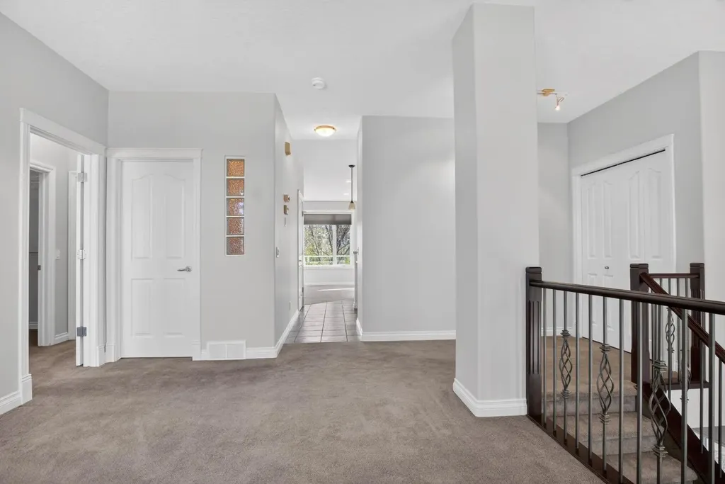 14 Discovery Woods Villas SW Calgary AB T2H5A6