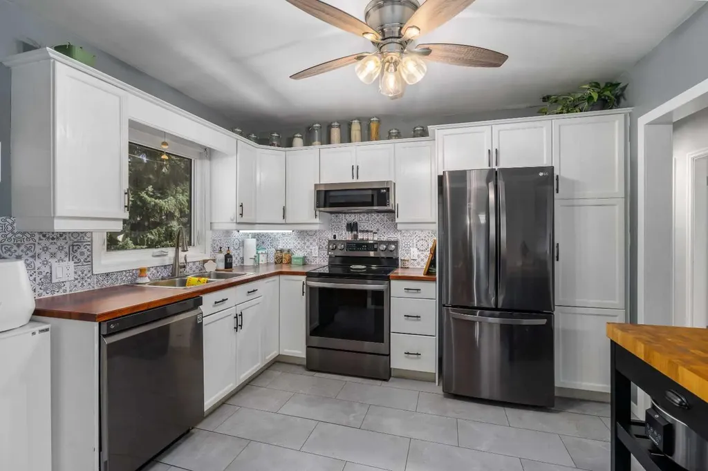 304 Blackthorn Road NW Calgary AB T2K 3S3