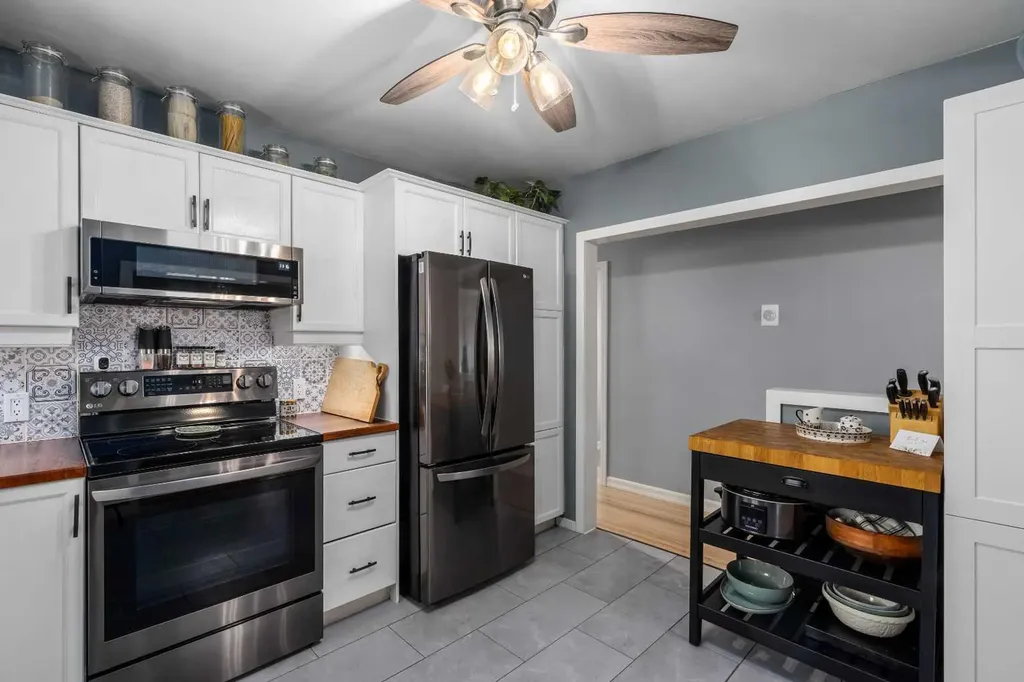304 Blackthorn Road NW Calgary AB T2K 3S3