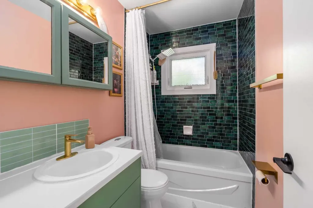 304 Blackthorn Road NW Calgary AB T2K 3S3