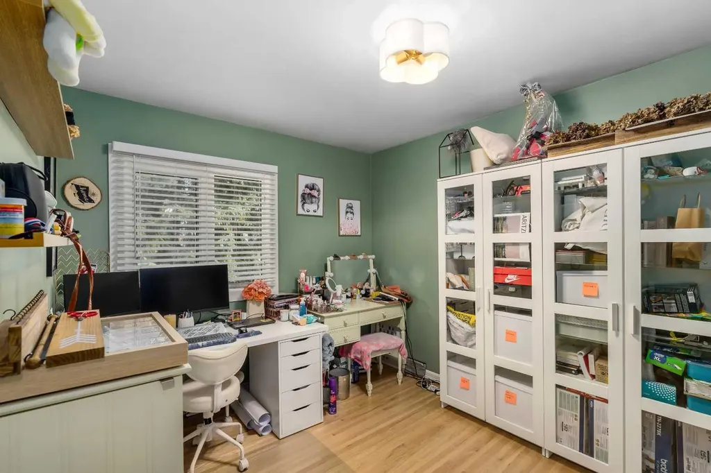 304 Blackthorn Road NW Calgary AB T2K 3S3