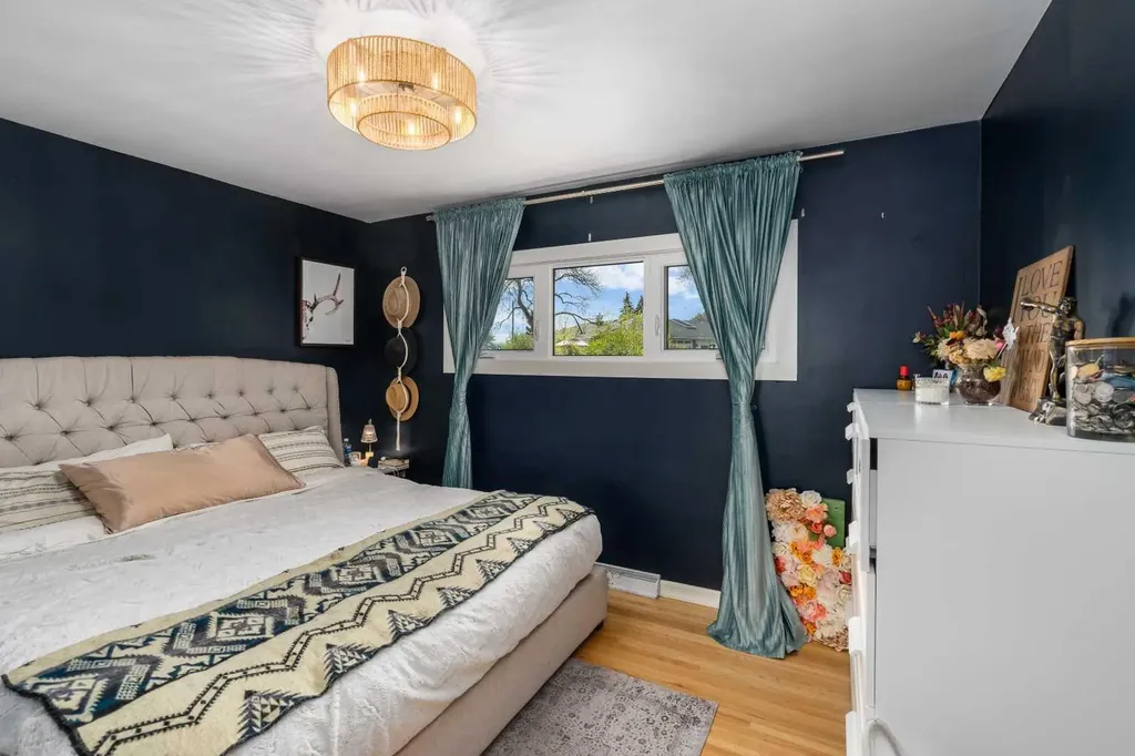 304 Blackthorn Road NW Calgary AB T2K 3S3