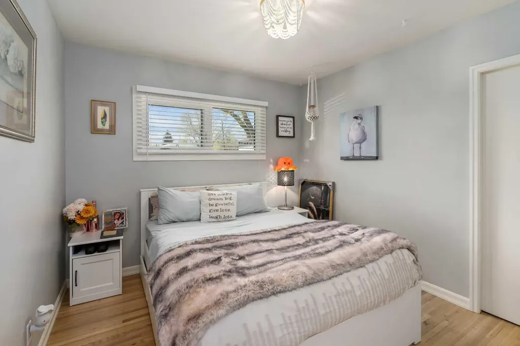 304 Blackthorn Road NW Calgary AB T2K 3S3
