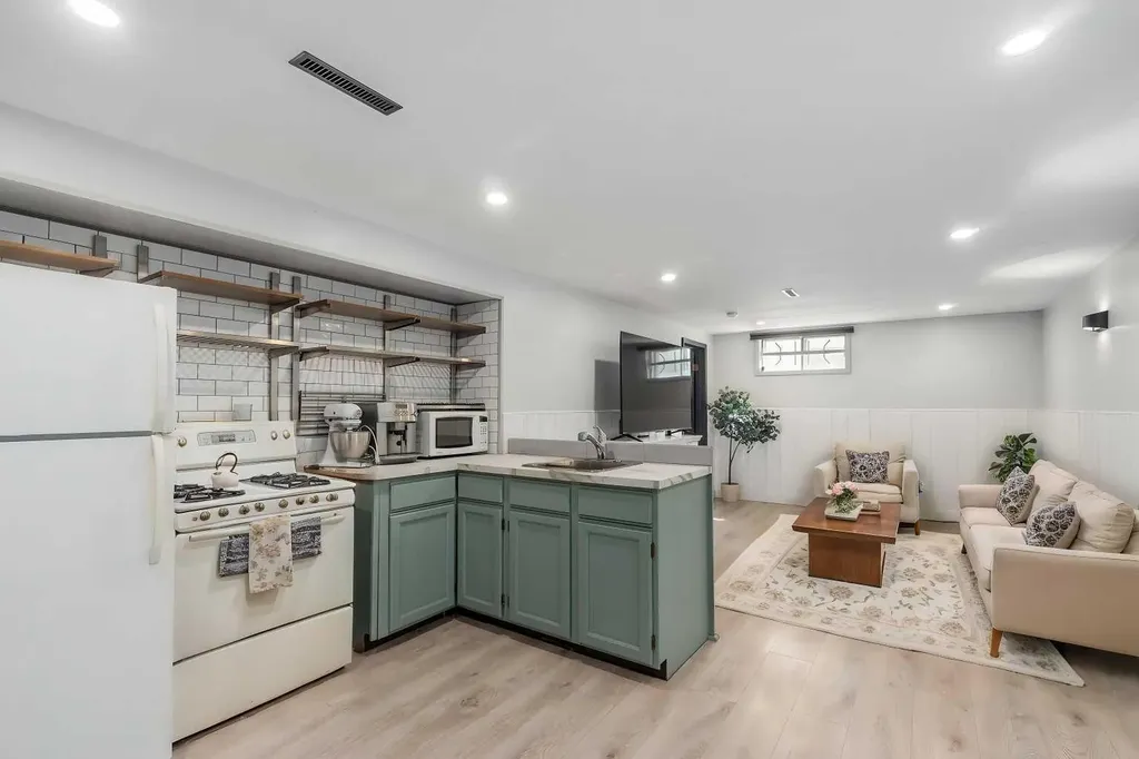 304 Blackthorn Road NW Calgary AB T2K 3S3