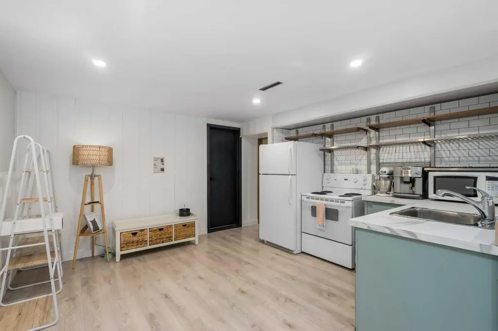 304 Blackthorn Road NW Calgary AB T2K 3S3