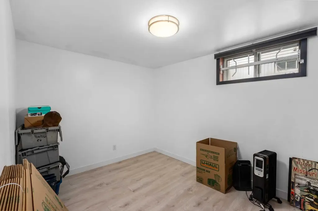 304 Blackthorn Road NW Calgary AB T2K 3S3