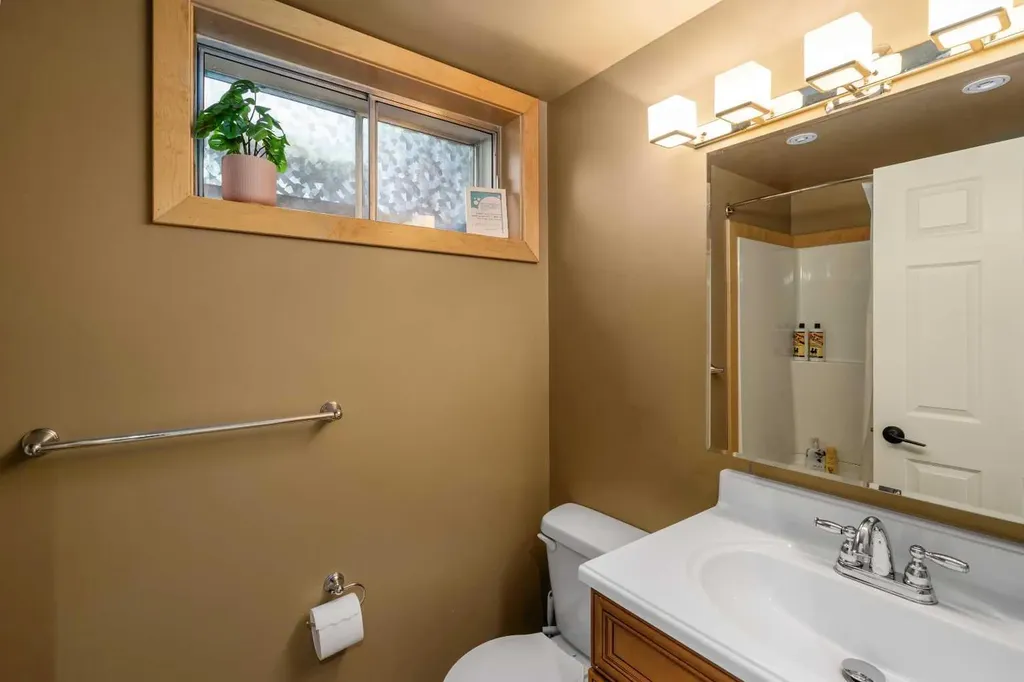 304 Blackthorn Road NW Calgary AB T2K 3S3