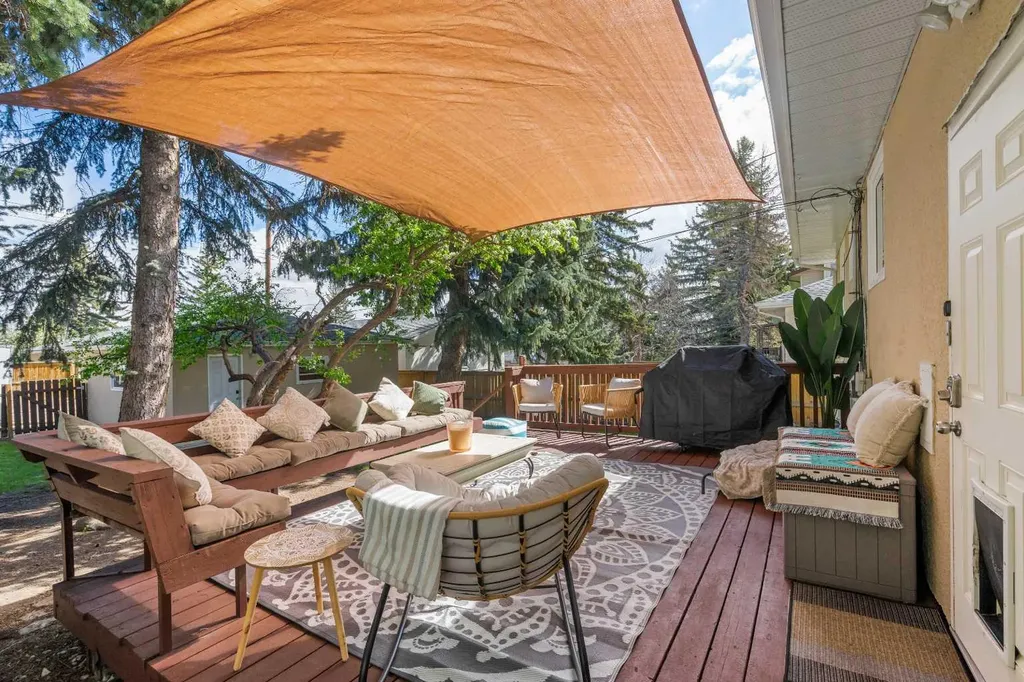 304 Blackthorn Road NW Calgary AB T2K 3S3