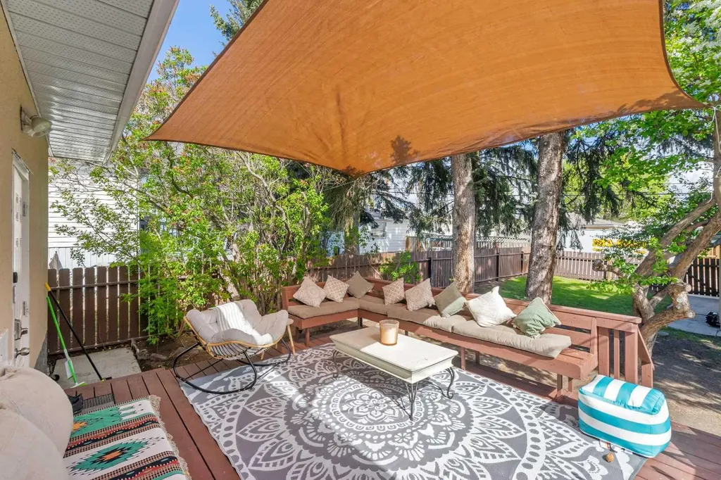 304 Blackthorn Road NW Calgary AB T2K 3S3