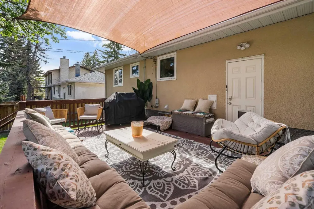 304 Blackthorn Road NW Calgary AB T2K 3S3