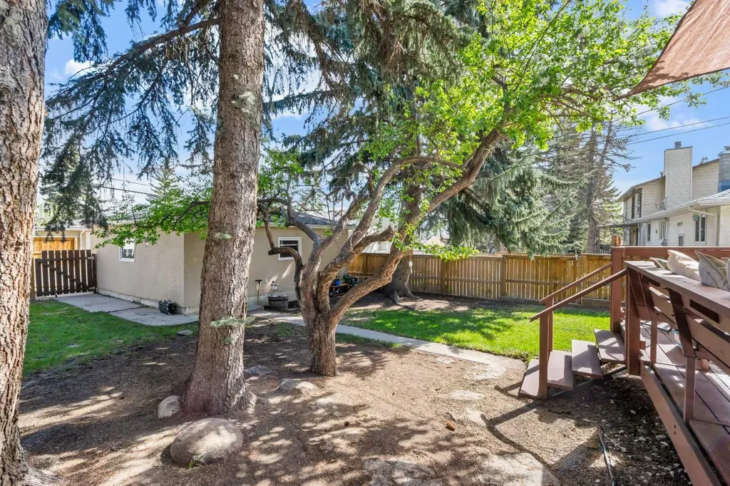 304 Blackthorn Road NW Calgary AB T2K 3S3
