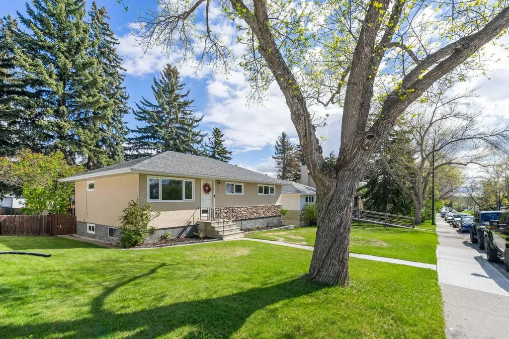 304 Blackthorn Road NW Calgary AB T2K 3S3