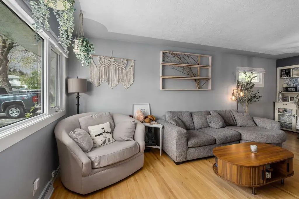 304 Blackthorn Road NW Calgary AB T2K 3S3