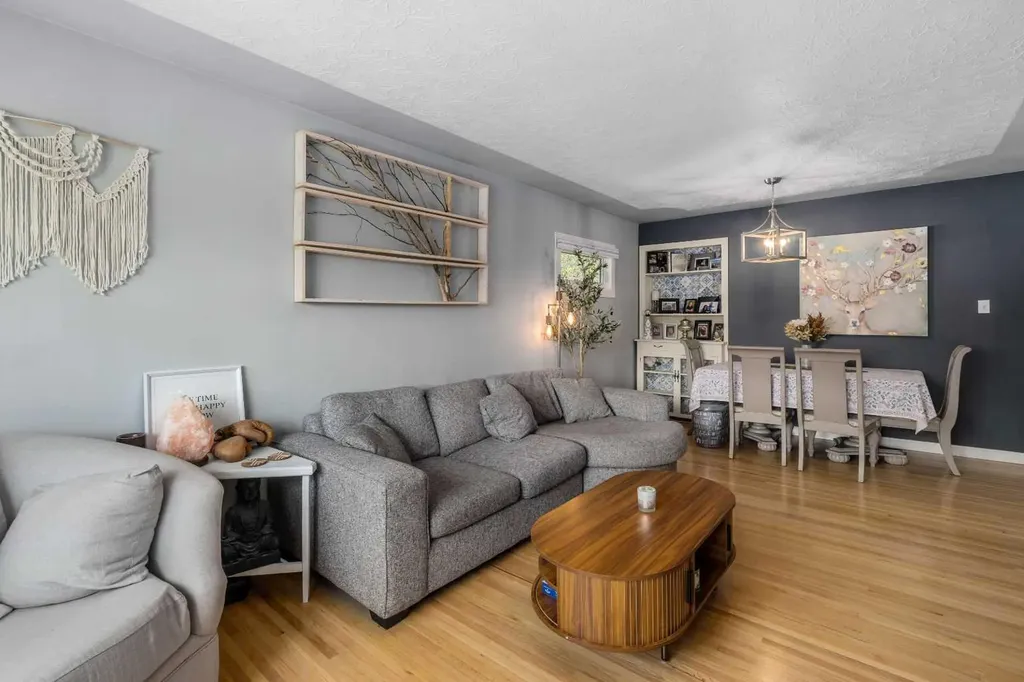 304 Blackthorn Road NW Calgary AB T2K 3S3