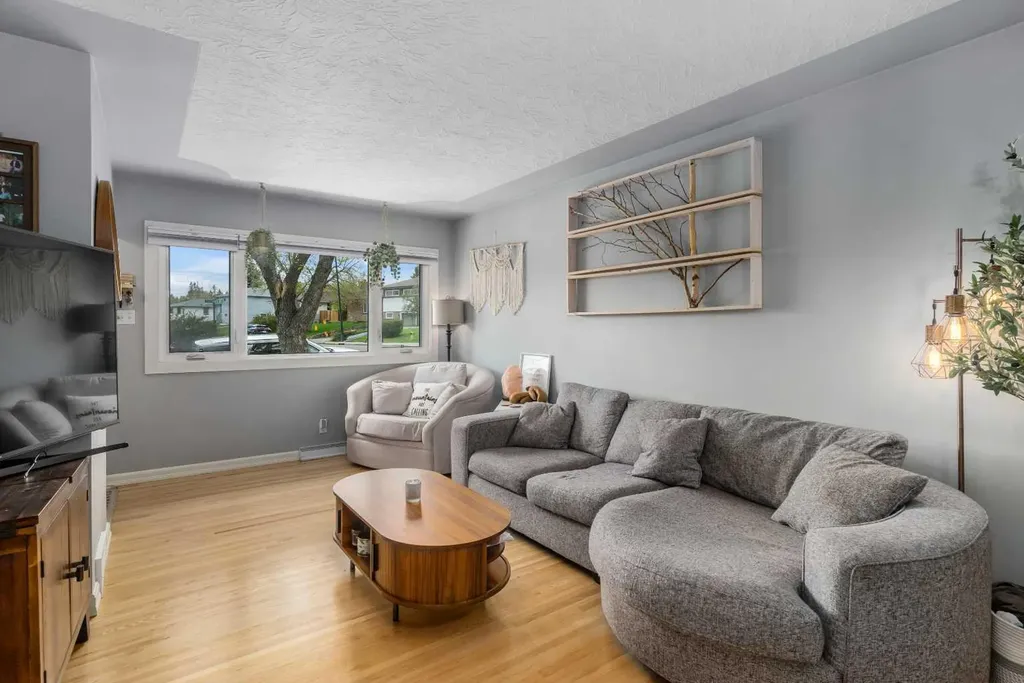 304 Blackthorn Road NW Calgary AB T2K 3S3