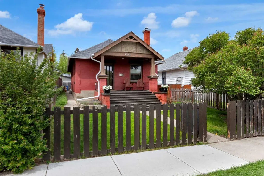 2003 26a Street SW Calgary AB T3E2B9