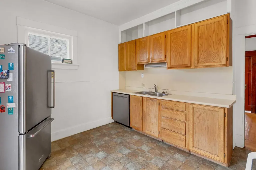 2003 26a Street SW Calgary AB T3E2B9