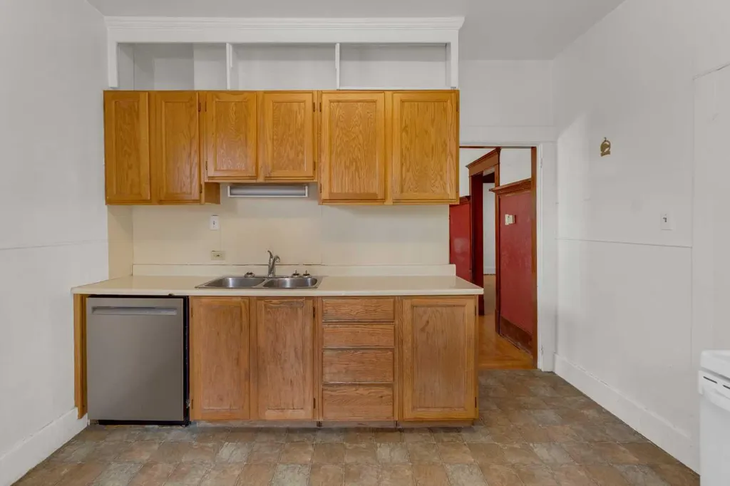 2003 26a Street SW Calgary AB T3E2B9