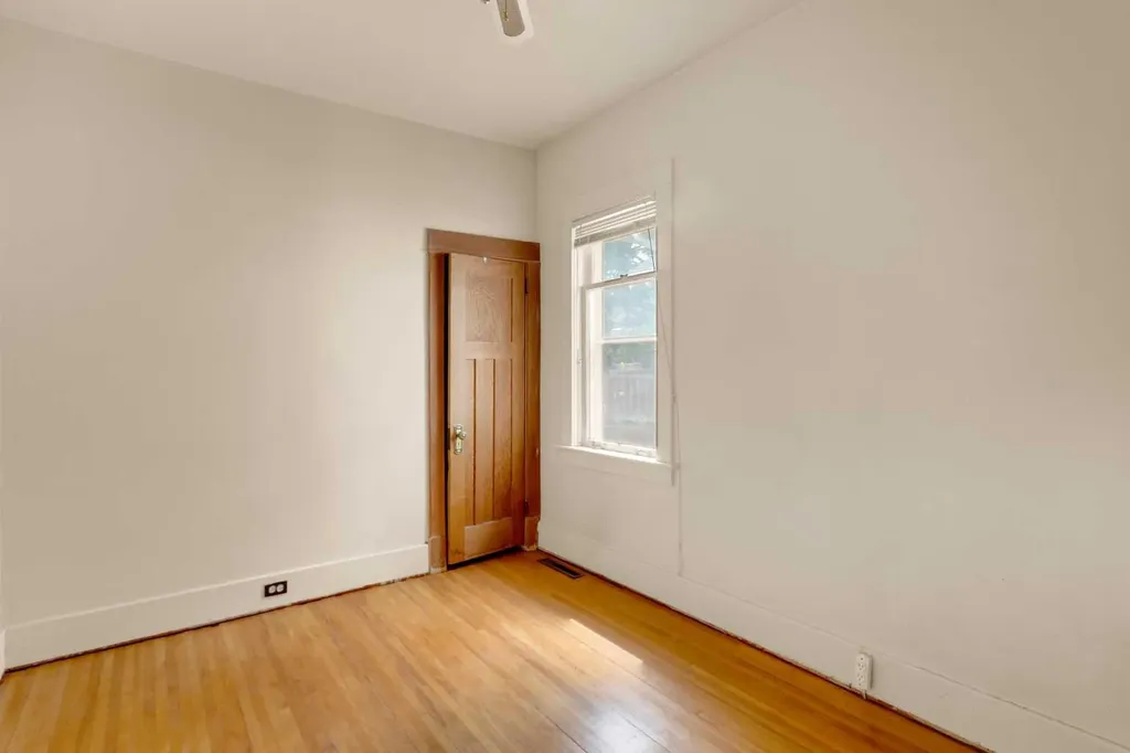 2003 26a Street SW Calgary AB T3E2B9