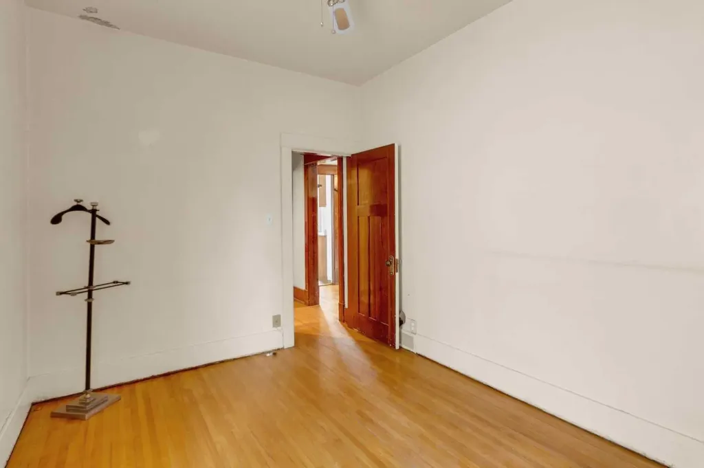 2003 26a Street SW Calgary AB T3E2B9