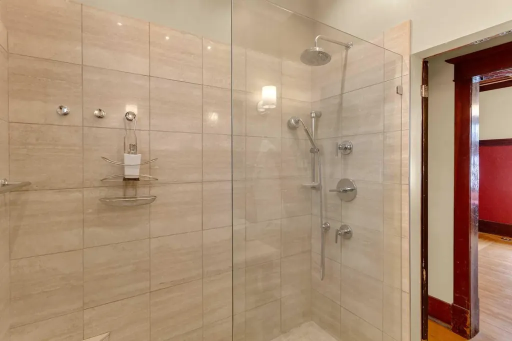 2003 26a Street SW Calgary AB T3E2B9