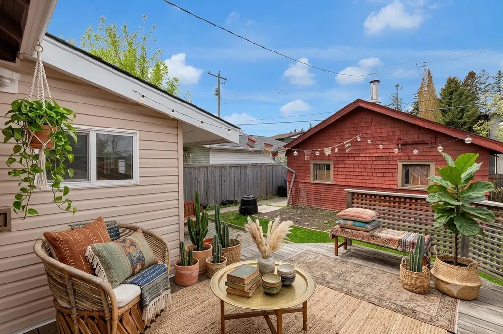 2003 26a Street SW Calgary AB T3E2B9