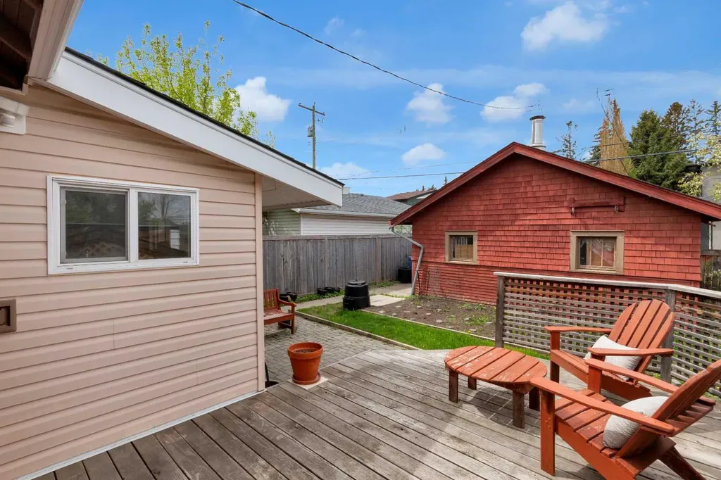 2003 26a Street SW Calgary AB T3E2B9