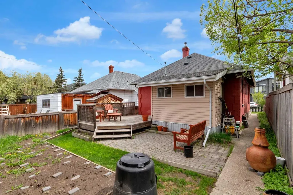 2003 26a Street SW Calgary AB T3E2B9