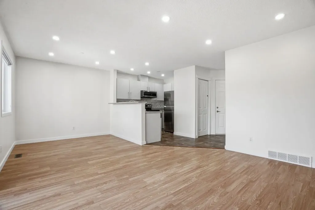 760 Railway Gate SW Airdrie AB T4B 3C5