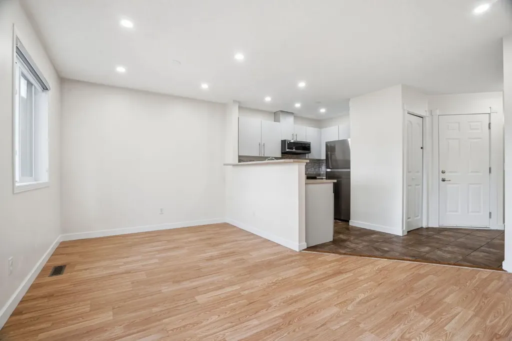 760 Railway Gate SW Airdrie AB T4B 3C5