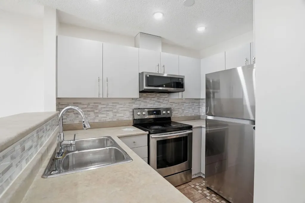 760 Railway Gate SW Airdrie AB T4B 3C5
