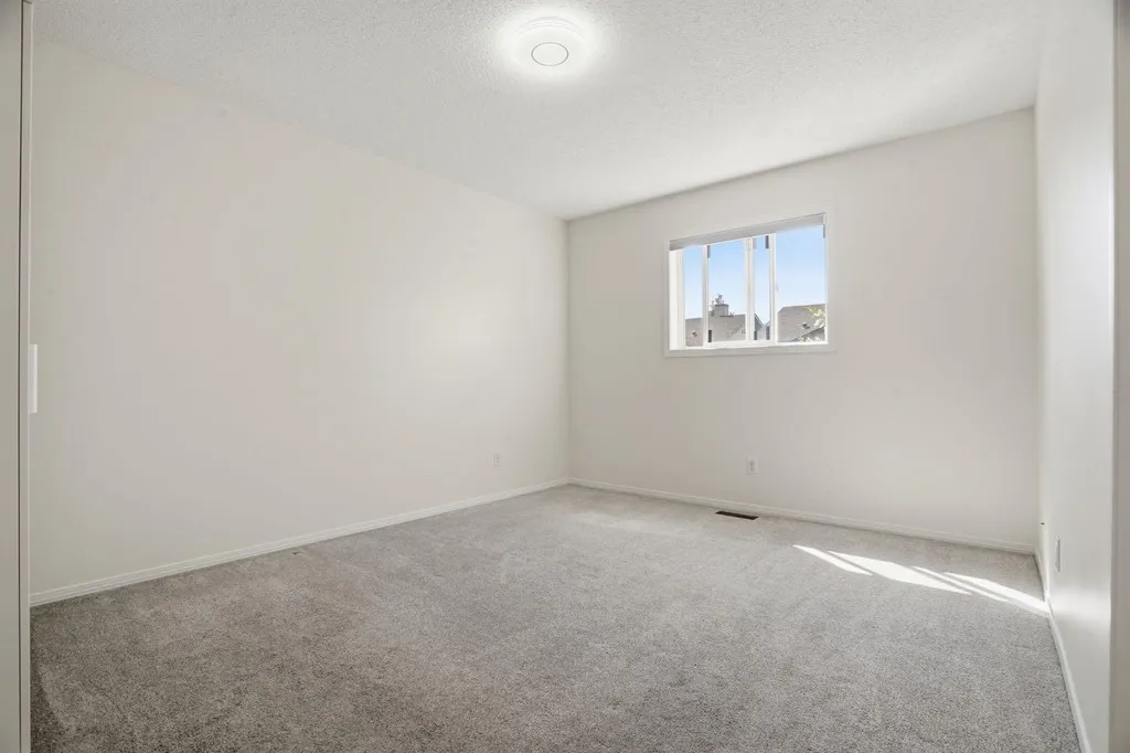 760 Railway Gate SW Airdrie AB T4B 3C5